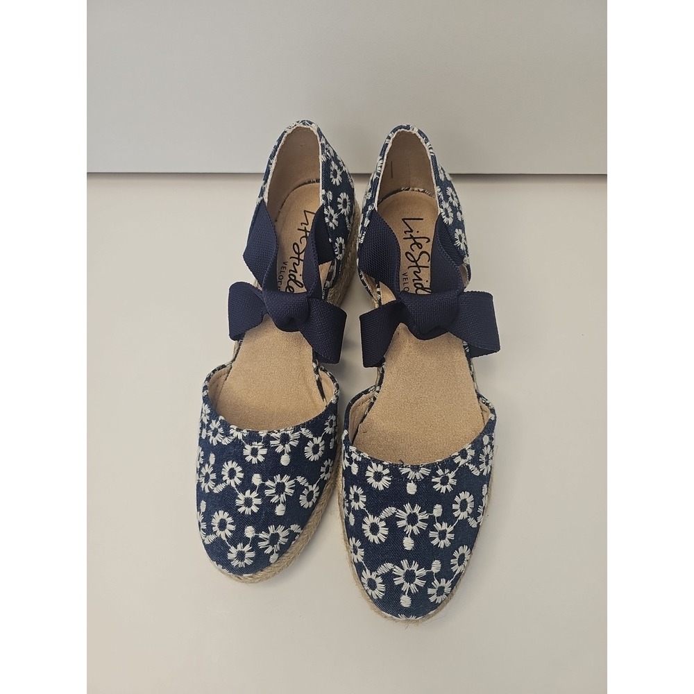 Life Stride Kaylee Blue and White Daisy Denim Espadrille Wedges Size 7.5‎
